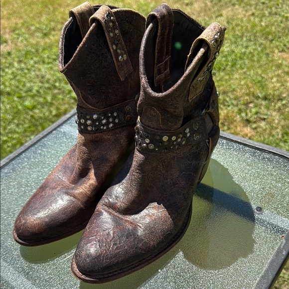 Frye Brown Leather Studded Boots size 7 - Picture 7 of 8